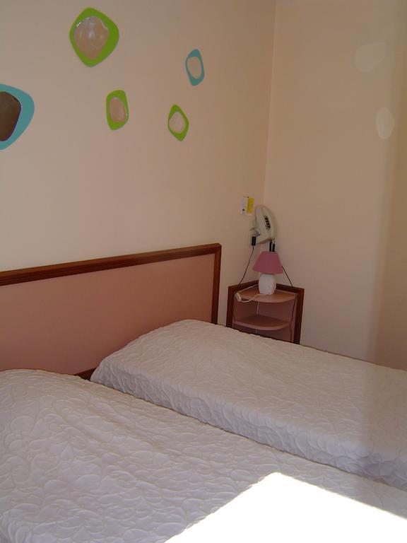 Le Magiot Hotell Montliot-et-Courcelles Rum bild