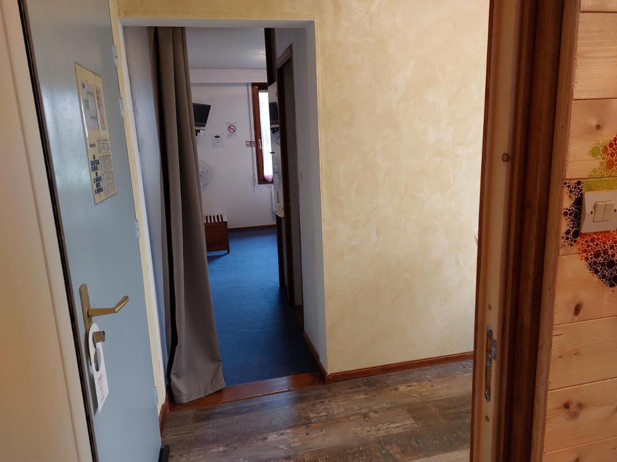 Le Magiot Hotell Montliot-et-Courcelles Exteriör bild