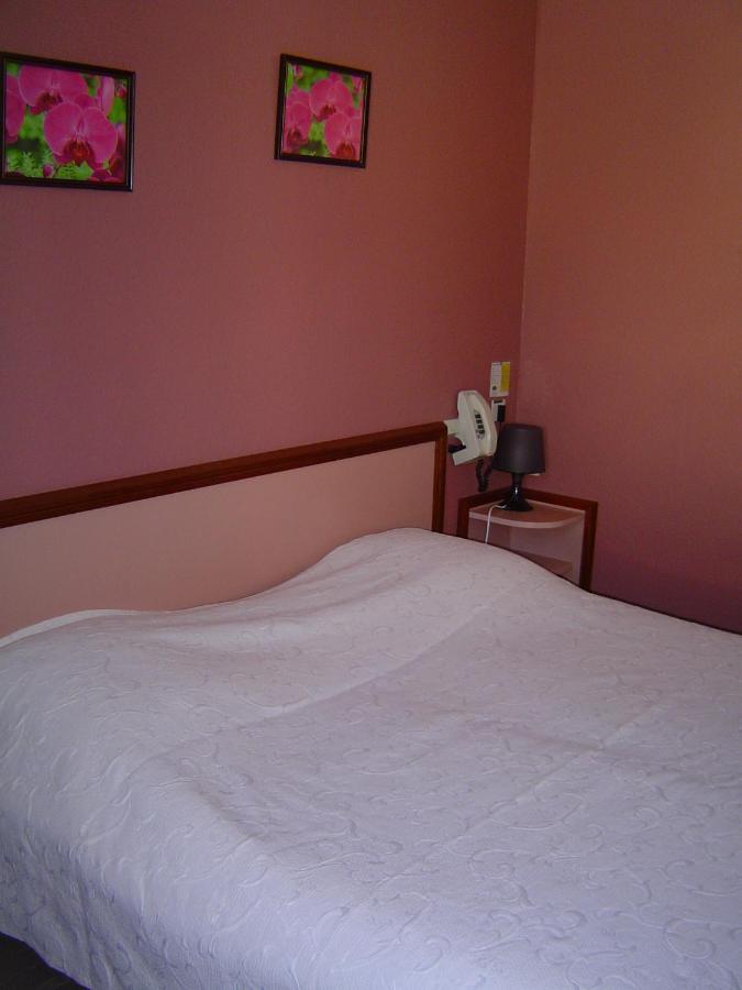 Le Magiot Hotell Montliot-et-Courcelles Exteriör bild