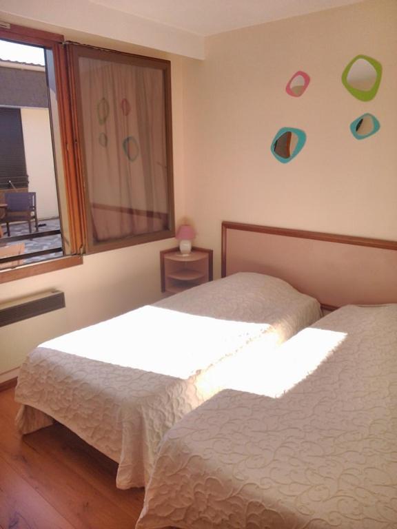 Le Magiot Hotell Montliot-et-Courcelles Exteriör bild