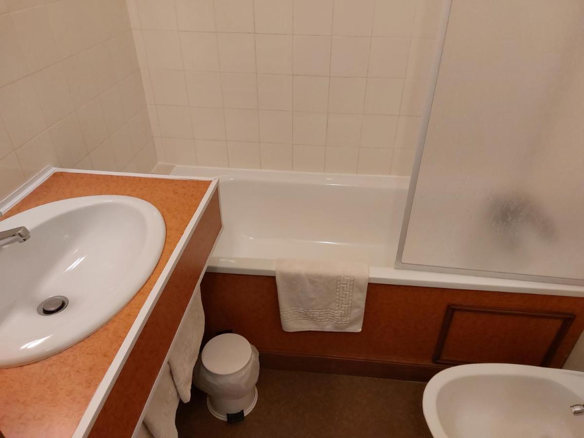 Le Magiot Hotell Montliot-et-Courcelles Exteriör bild