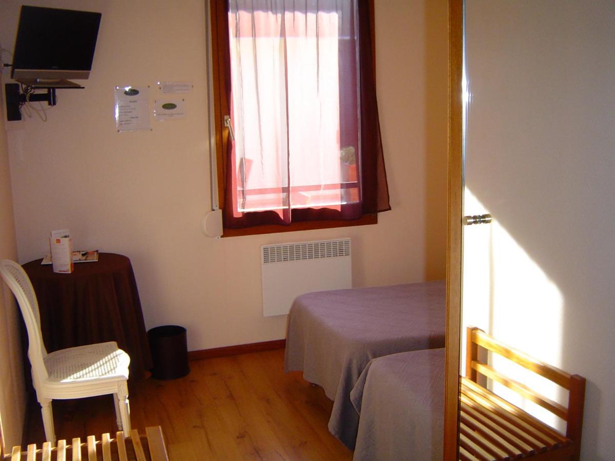 Le Magiot Hotell Montliot-et-Courcelles Exteriör bild