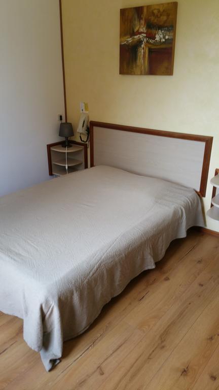 Le Magiot Hotell Montliot-et-Courcelles Exteriör bild