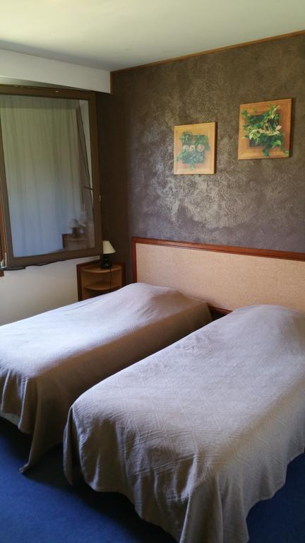 Le Magiot Hotell Montliot-et-Courcelles Rum bild