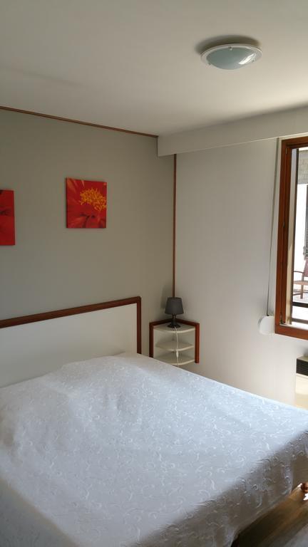 Le Magiot Hotell Montliot-et-Courcelles Rum bild
