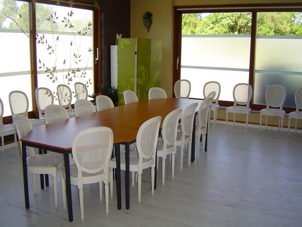 Le Magiot Hotell Montliot-et-Courcelles Exteriör bild