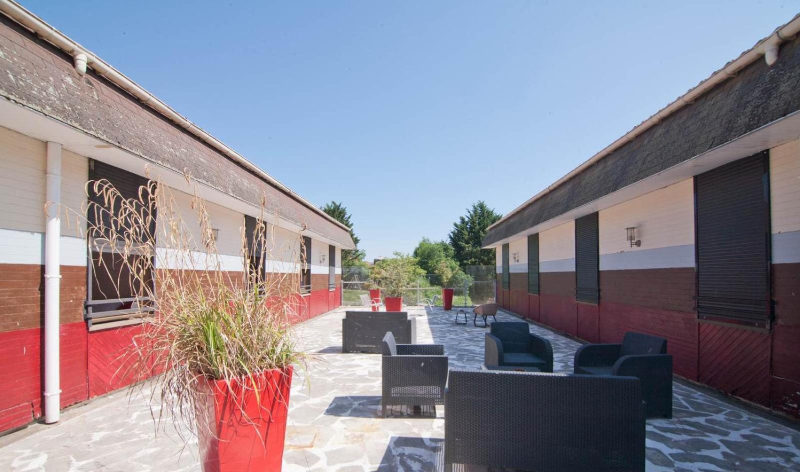 Le Magiot Hotell Montliot-et-Courcelles Exteriör bild