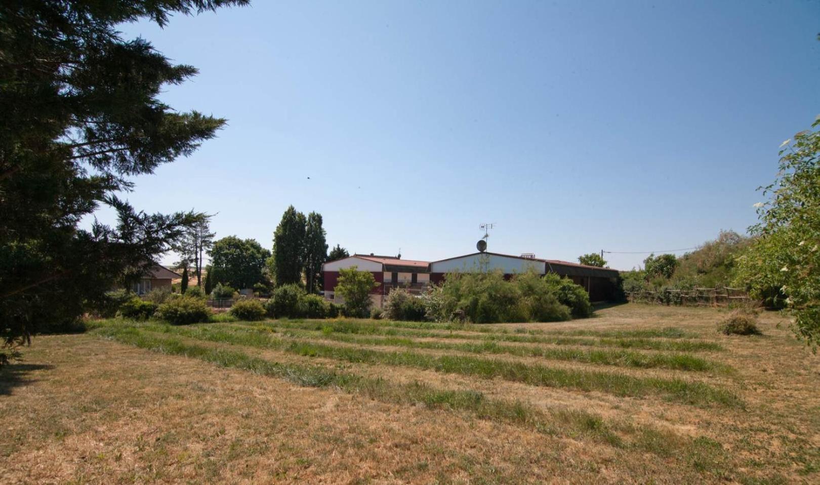 Le Magiot Hotell Montliot-et-Courcelles Exteriör bild